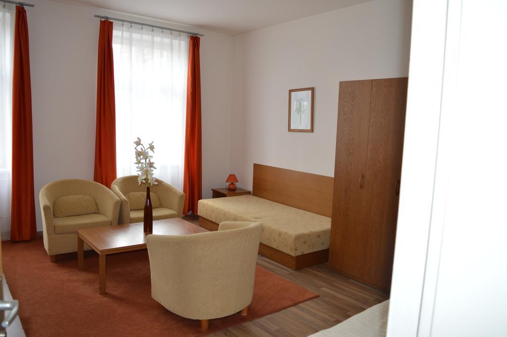 Hotel Akademik Братислава Экстерьер фото