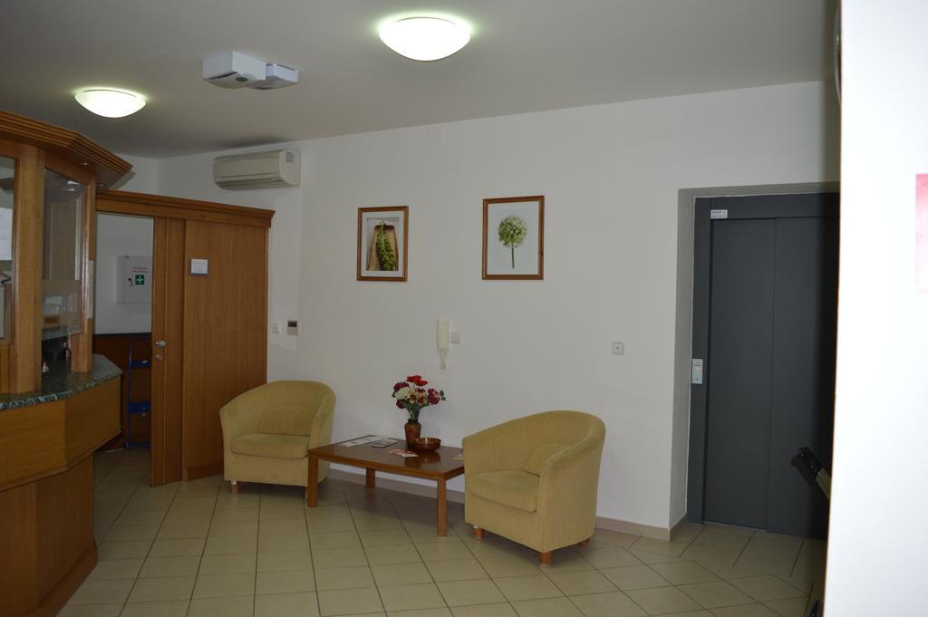 Hotel Akademik Братислава Экстерьер фото