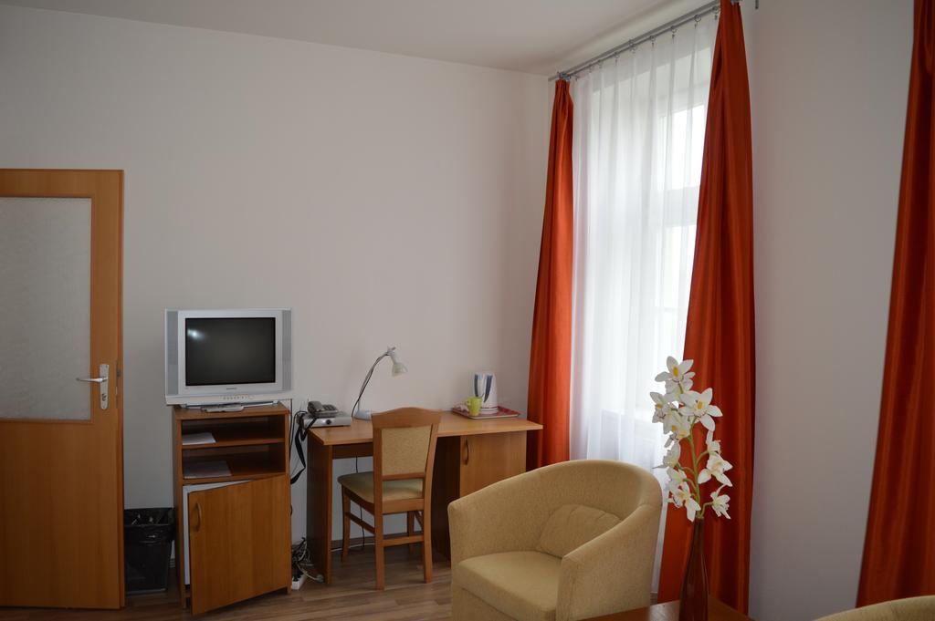 Hotel Akademik Братислава Экстерьер фото