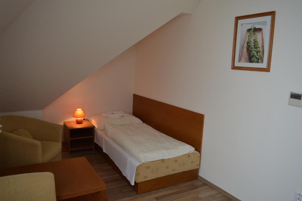 Hotel Akademik Братислава Экстерьер фото
