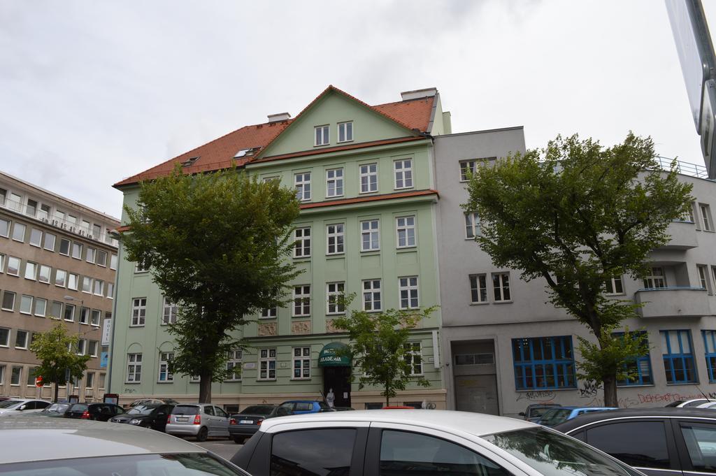 Hotel Akademik Братислава Экстерьер фото